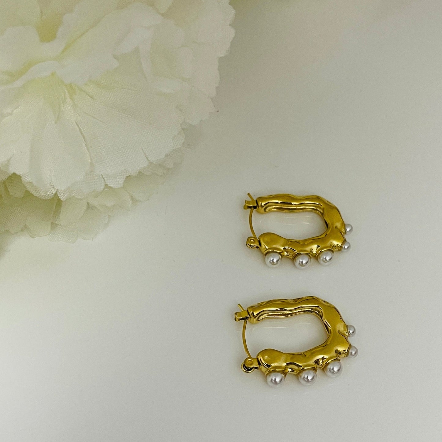 Baroque pearl earrings