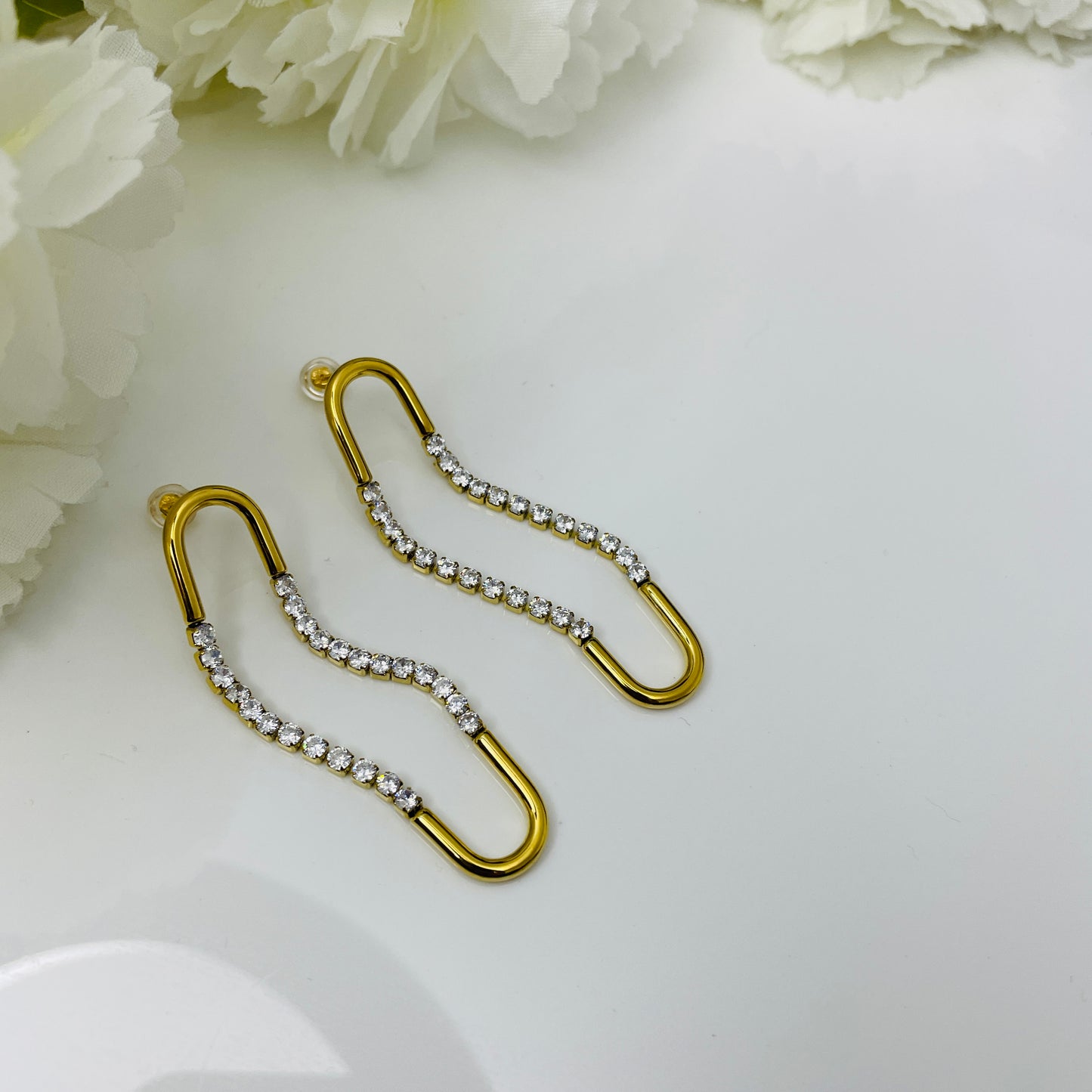 Dangle U-shaped zircon earrings