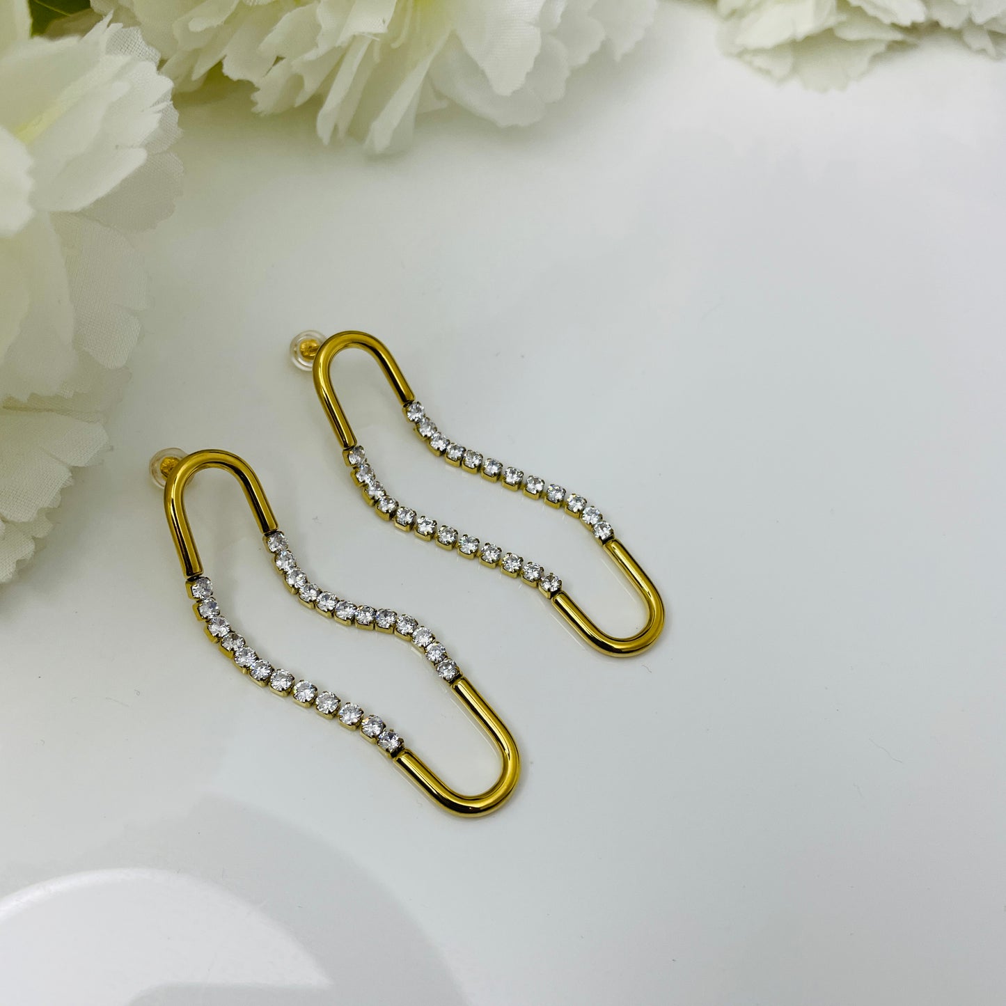 Dangle U-shaped zircon earrings
