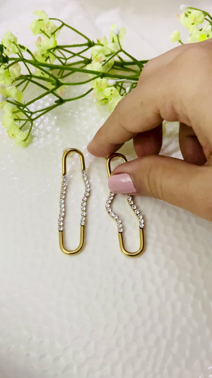 Dangle U-shaped zircon earrings